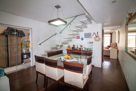 Casa para alugar com 216m², 3 quartos e 4 vagas Casa para alugar com 216m², 3 quartos e 4 vagasSala de Jantar