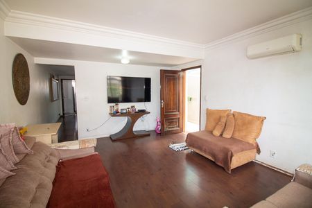 Sala de casa à venda com 3 quartos, 216m² em Jardim Casablanca, São Paulo