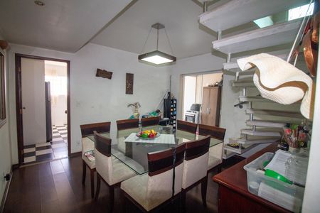Casa para alugar com 216m², 3 quartos e 4 vagas Casa para alugar com 216m², 3 quartos e 4 vagasSala de Jantar