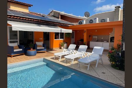 Casa de condomínio à venda com 250m², 3 quartos e 1 vaga Casa de condomínio à venda com 250m², 3 quartos e 1 vagaQuintal