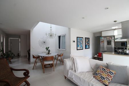 Casa de condomínio à venda com 250m², 3 quartos e 1 vagaSala