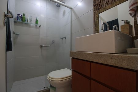 Casa de condomínio à venda com 250m², 3 quartos e 1 vagaBanheiro social