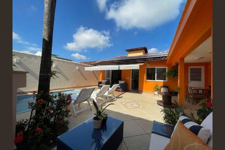 Casa de condomínio à venda com 250m², 3 quartos e 1 vaga Casa de condomínio à venda com 250m², 3 quartos e 1 vagaQuintal