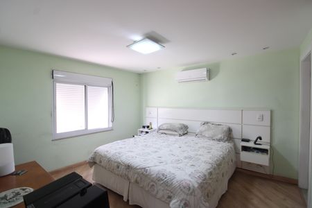 Casa de condomínio à venda com 250m², 3 quartos e 1 vagaSuíte