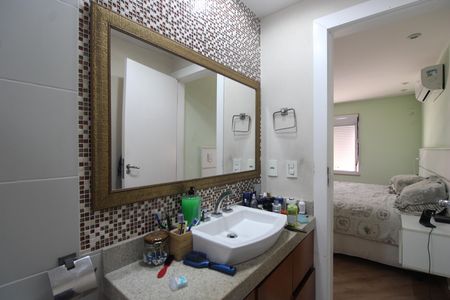 Casa de condomínio à venda com 250m², 3 quartos e 1 vagaBanheiro da suíte