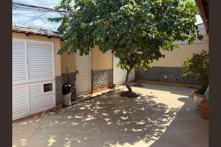 Casa de condomínio à venda com 250m², 3 quartos e 1 vaga Casa de condomínio à venda com 250m², 3 quartos e 1 vagaQuintal