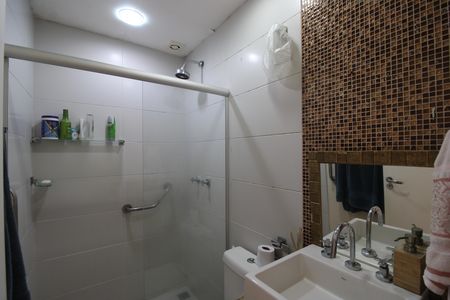 Casa de condomínio à venda com 250m², 3 quartos e 1 vagaBanheiro social