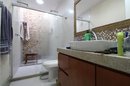 Casa de condomínio à venda com 250m², 3 quartos e 1 vagaBanheiro da suíte