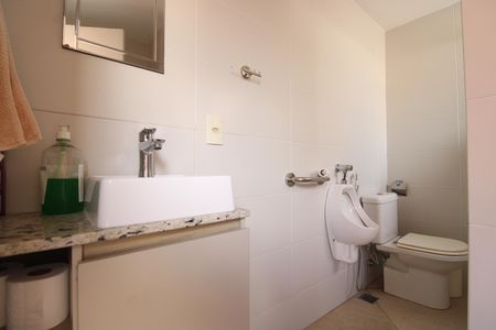 Casa de condomínio à venda com 250m², 3 quartos e 1 vagaQuintal - Banheiro
