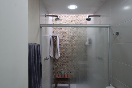Casa de condomínio à venda com 250m², 3 quartos e 1 vagaBanheiro da suíte