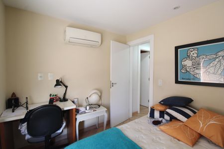 Casa de condomínio à venda com 250m², 3 quartos e 1 vagaQuarto 1