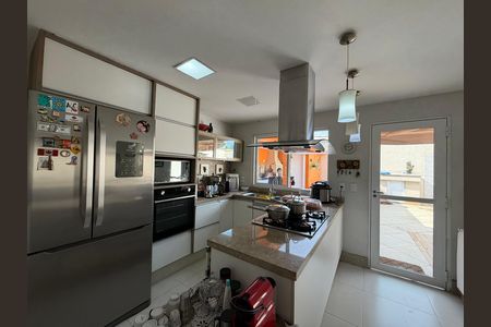 Casa de condomínio à venda com 250m², 3 quartos e 1 vaga Casa de condomínio à venda com 250m², 3 quartos e 1 vagaCozinha