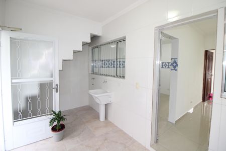 Casa para alugar com 73m², 2 quartos e 1 vagaÁrea de Serviço