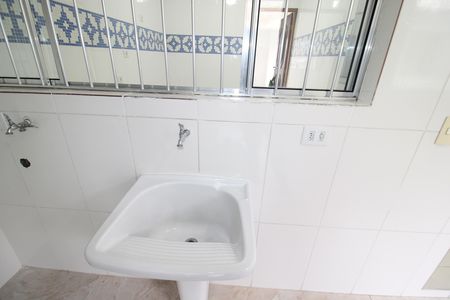 Casa para alugar com 73m², 2 quartos e 1 vagaÁrea de Serviço