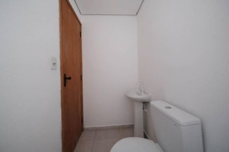 Banheiro de apartamento para alugar com 1 quarto, 33m² em Vila Nhocuné, São Paulo