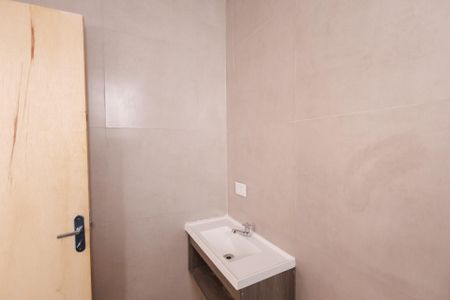Banheiro de kitnet/studio para alugar com 1 quarto, 25m² em Areão, Taubaté