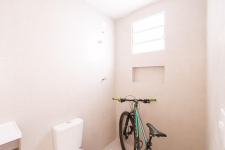 Banheiro de kitnet/studio para alugar com 1 quarto, 25m² em Areão, Taubaté