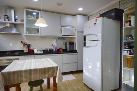 Cozinha de casa de condomínio à venda com 2 quartos, 119m² em Partenon, Porto Alegre