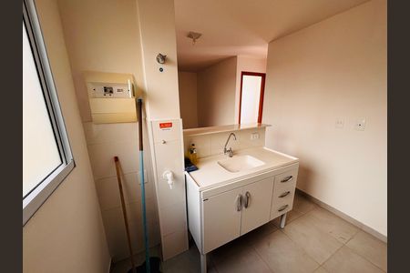 Cozinha de apartamento para alugar com 2 quartos, 49m² em Chácara Estela, Barueri