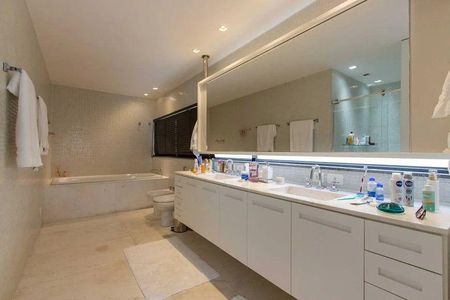 Apartamento à venda com 3 quartos, 330m² em Itaim Bibi, São Paulo