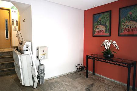 Área Comum - Elevador para cadeira de rodas de kitnet/studio para alugar com 1 quarto, 56m² em Cerqueira César, São Paulo