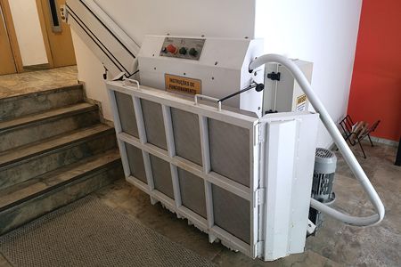 Área Comum - Elevador para cadeira de rodas de kitnet/studio para alugar com 1 quarto, 56m² em Cerqueira César, São Paulo