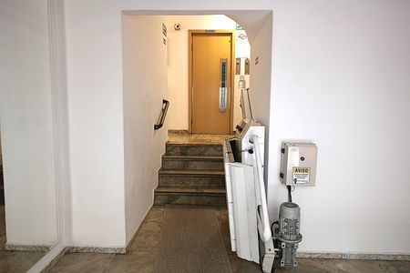 Área Comum - Elevador para cadeira de rodas de kitnet/studio para alugar com 1 quarto, 56m² em Cerqueira César, São Paulo