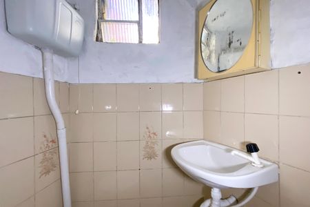 Banheiro de serviço de casa para alugar com 1 quarto, 45m² em Prado, Belo Horizonte