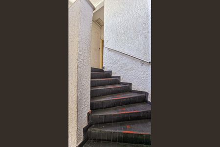 Apartamento à venda com 136m², 3 quartos e 1 vaga Apartamento à venda com 136m², 3 quartos e 1 vagaEscada