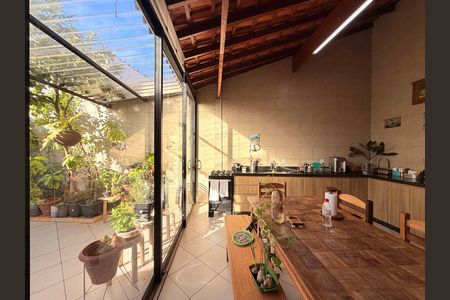Casa à venda com 100m², 2 quartos e 4 vagasÁrea gourmet