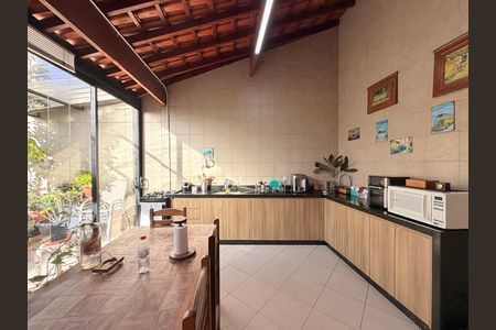 Casa à venda com 100m², 2 quartos e 4 vagasÁrea gourmet