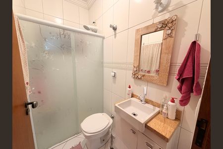 Casa à venda com 100m², 2 quartos e 4 vagasBanheiro Social