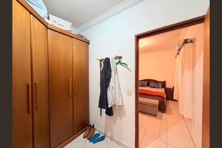 Casa à venda com 100m², 2 quartos e 4 vagasCloset