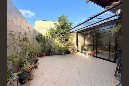 Casa à venda com 100m², 2 quartos e 4 vagasQuintal