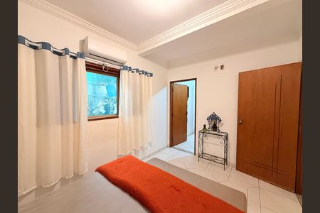 Casa à venda com 100m², 2 quartos e 4 vagasQuarto 2 - Suíte