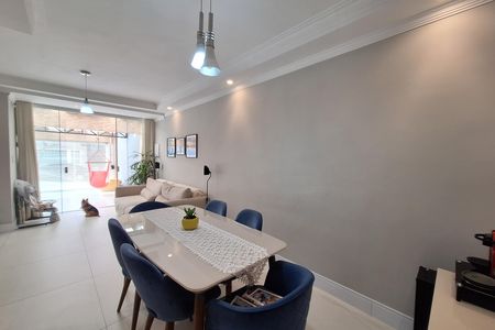 Casa à venda com 224m², 5 quartos e 3 vagas Casa à venda com 224m², 5 quartos e 3 vagasSala de Jantar