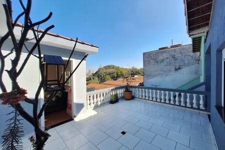 Casa à venda com 224m², 5 quartos e 3 vagas Casa à venda com 224m², 5 quartos e 3 vagasQuintal