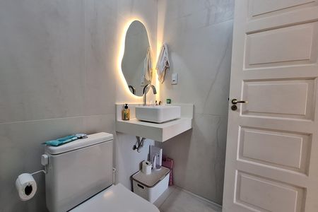Casa à venda com 224m², 5 quartos e 3 vagas Casa à venda com 224m², 5 quartos e 3 vagasBanheiro Corredor