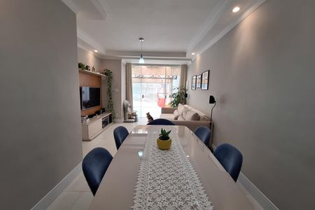Casa à venda com 224m², 5 quartos e 3 vagas Casa à venda com 224m², 5 quartos e 3 vagasSala de Jantar