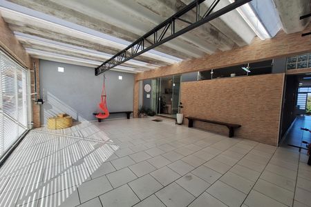 Casa à venda com 224m², 5 quartos e 3 vagas Casa à venda com 224m², 5 quartos e 3 vagasGaragem