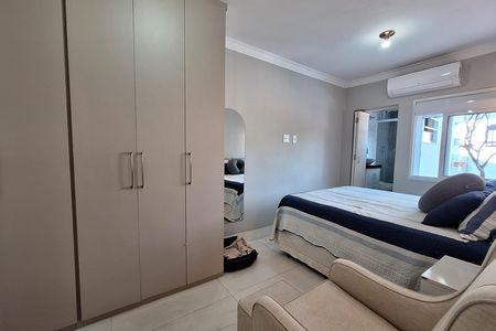 Casa à venda com 224m², 5 quartos e 3 vagas Casa à venda com 224m², 5 quartos e 3 vagasSuíte