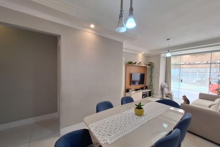 Casa à venda com 224m², 5 quartos e 3 vagas Casa à venda com 224m², 5 quartos e 3 vagasSala de Jantar