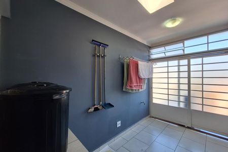 Casa à venda com 224m², 5 quartos e 3 vagas Casa à venda com 224m², 5 quartos e 3 vagasÁrea de Serviço