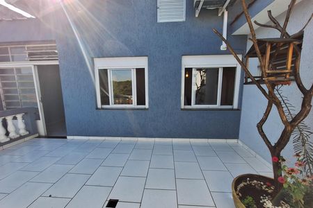 Casa à venda com 224m², 5 quartos e 3 vagas Casa à venda com 224m², 5 quartos e 3 vagasQuintal