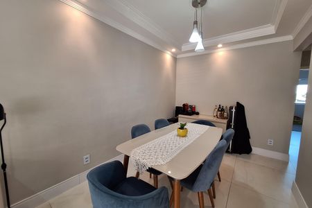 Casa à venda com 224m², 5 quartos e 3 vagas Casa à venda com 224m², 5 quartos e 3 vagasSala de Jantar