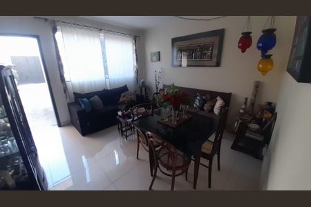 Sala de casa à venda com 3 quartos, 110m² em Parque Xangri-lá, Contagem