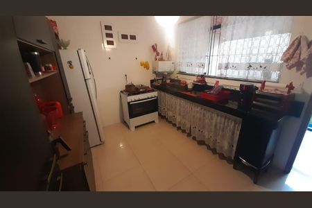 Casa à venda com 110m², 3 quartos e 2 vagas Casa à venda com 110m², 3 quartos e 2 vagasCozinha