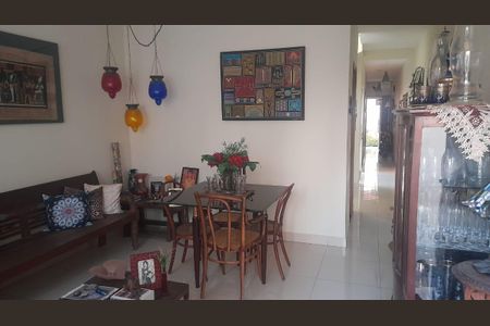 Casa à venda com 3 quartos, 110m² em Parque Xangri-lá, Contagem