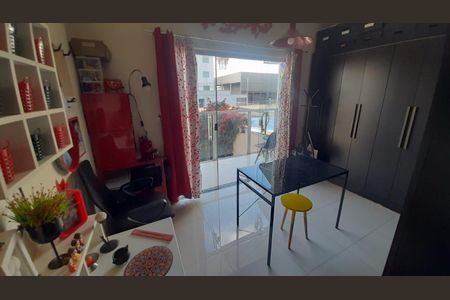 Quarto 3 de casa à venda com 3 quartos, 110m² em Parque Xangri-lá, Contagem