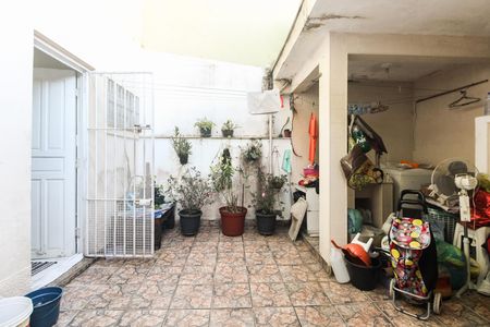 Quintal e Área de Serviço de casa à venda com 2 quartos, 200m² em Vila Carrão, São Paulo